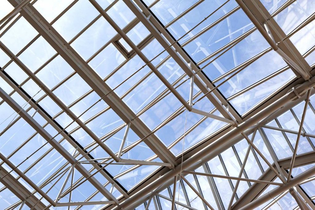 minimalist-concrete-wall-skylight-detail